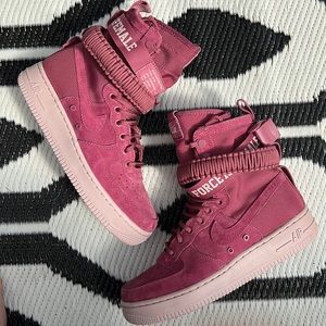 Nike Women's Sneakers in Burgundy and Pink